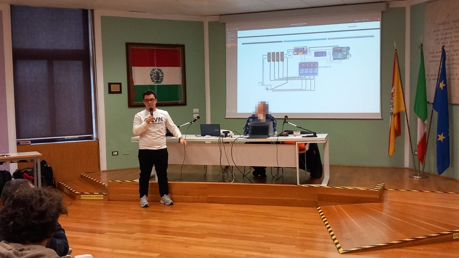 Ignazio Sperandeo parla al microfono durante il talk